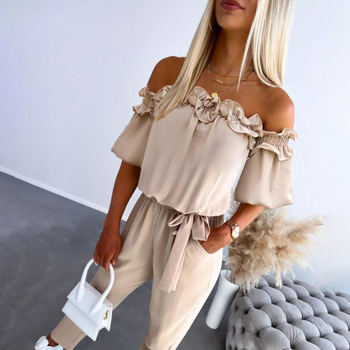 Irenee | Combinaison Chic à Volants, Épaules Dénudées et Ceinture Nouée